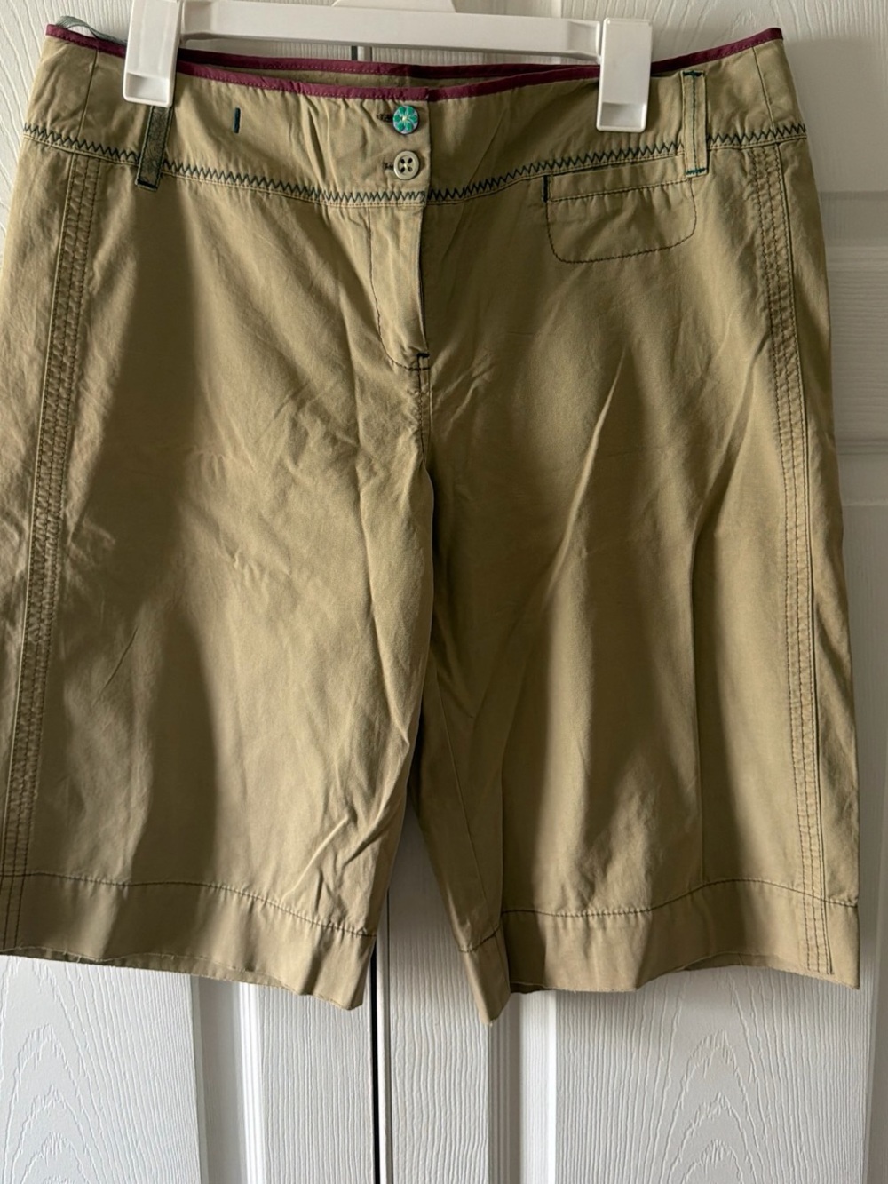 Ett Tua Khaki Casual Shorts with Pink Trim